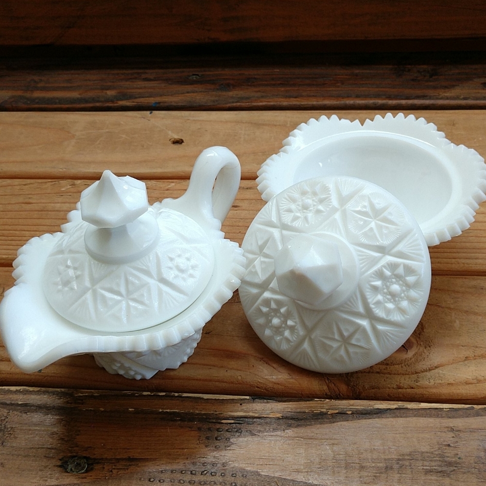 Vtg Kemple sugar and creamer milk glass set